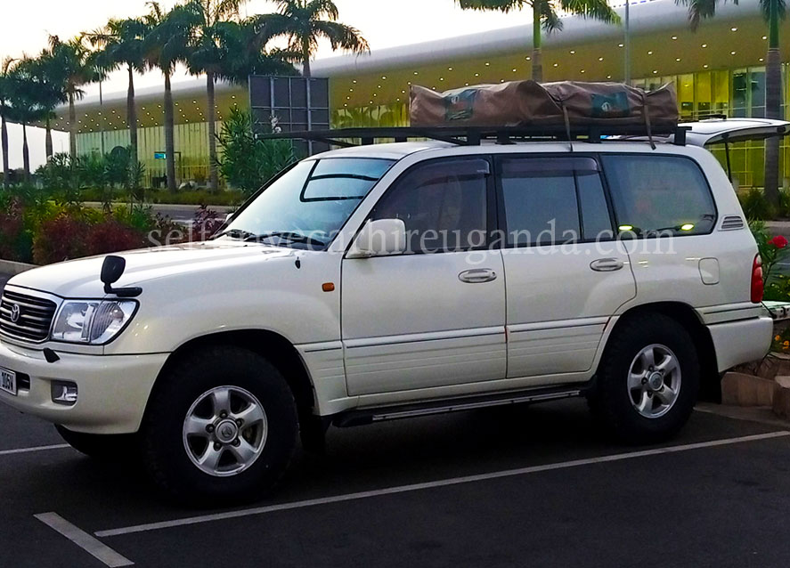 toyota-land-cruiser-v8-with-rooftop-tent